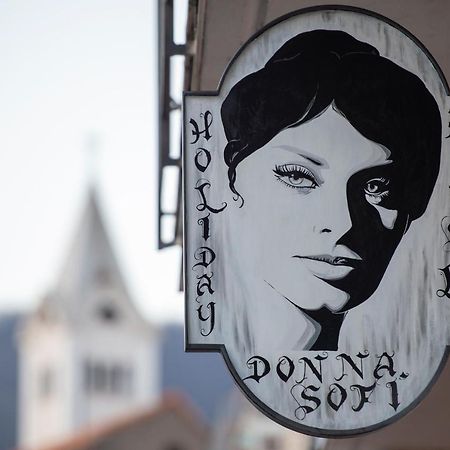 Donna Sofi Holiday House أَجيرولا المظهر الخارجي الصورة