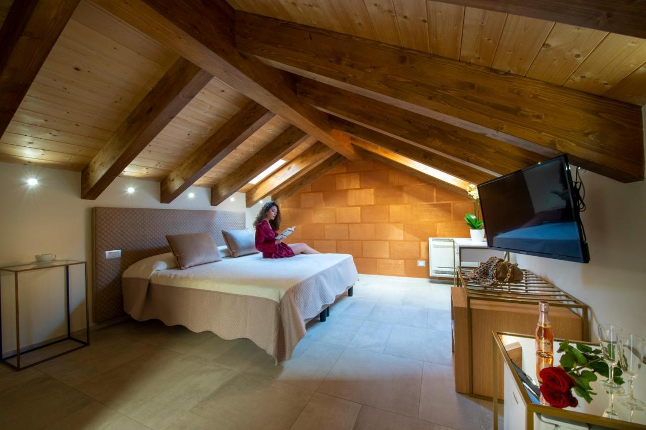 Donna Sofi Holiday House أَجيرولا المظهر الخارجي الصورة