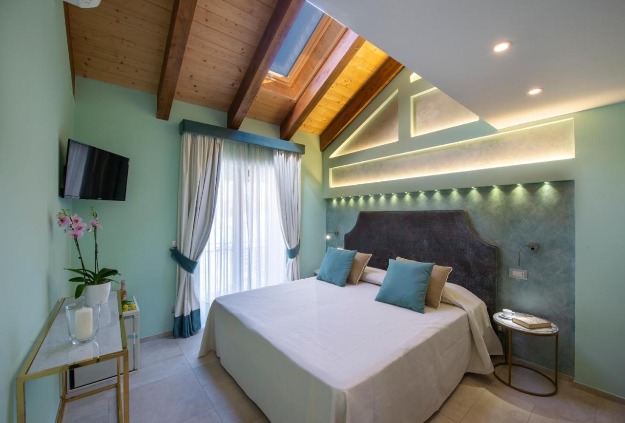 Donna Sofi Holiday House أَجيرولا المظهر الخارجي الصورة