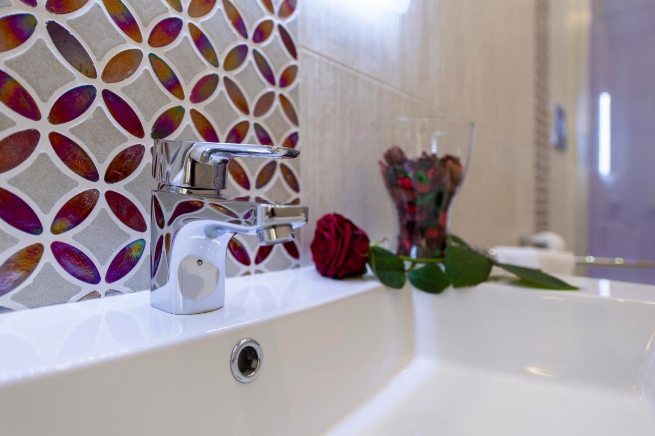 Donna Sofi Holiday House أَجيرولا المظهر الخارجي الصورة