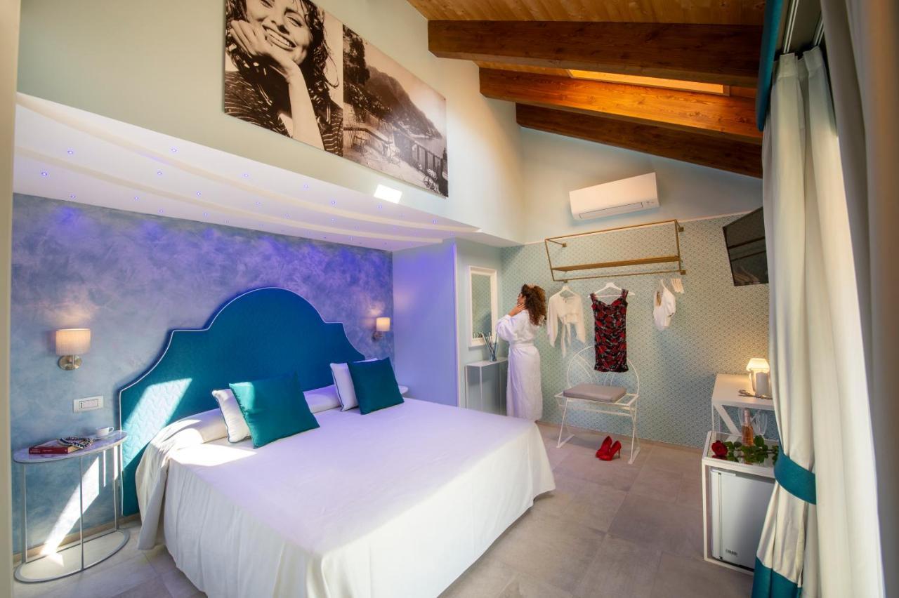 Donna Sofi Holiday House أَجيرولا المظهر الخارجي الصورة