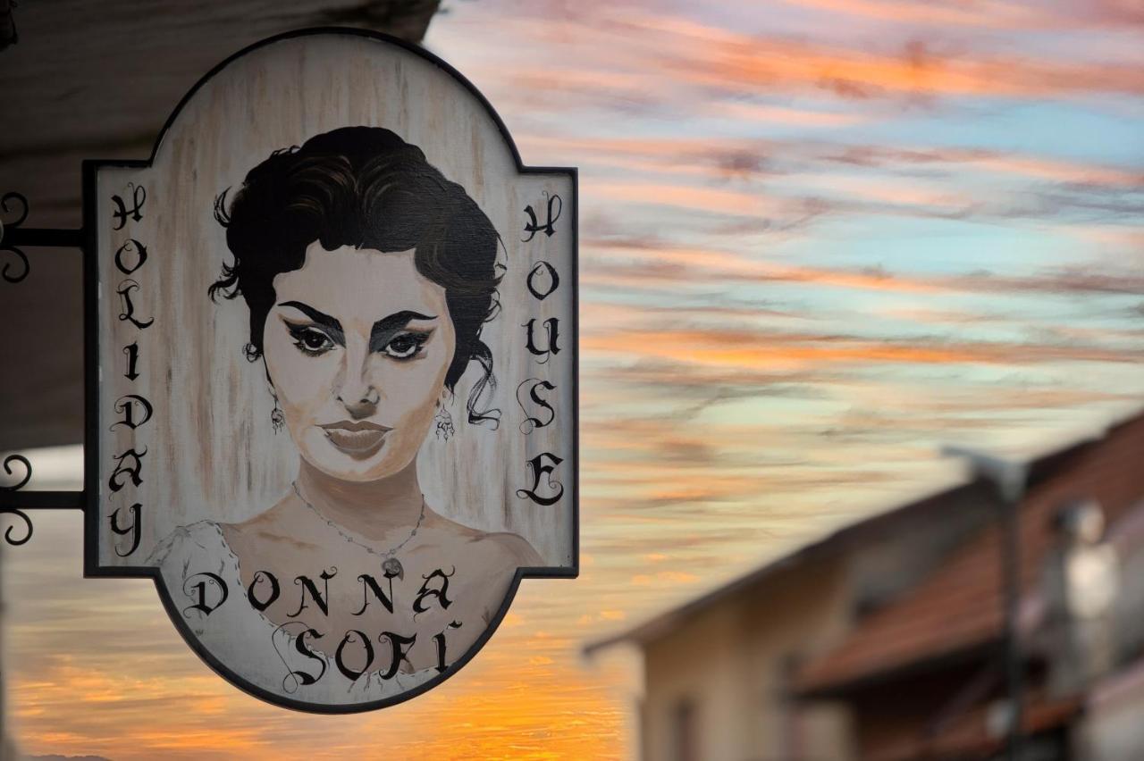 Donna Sofi Holiday House أَجيرولا المظهر الخارجي الصورة