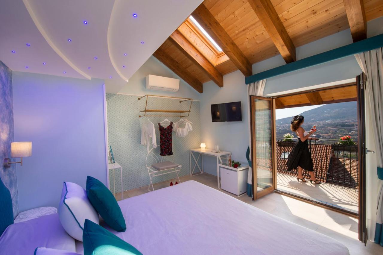 Donna Sofi Holiday House أَجيرولا المظهر الخارجي الصورة