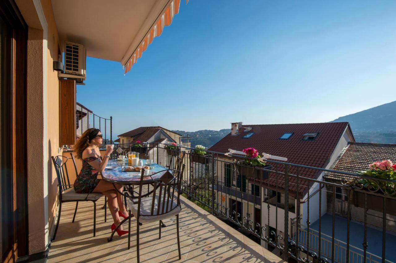 Donna Sofi Holiday House أَجيرولا المظهر الخارجي الصورة